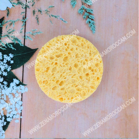 Sponge peeling the face