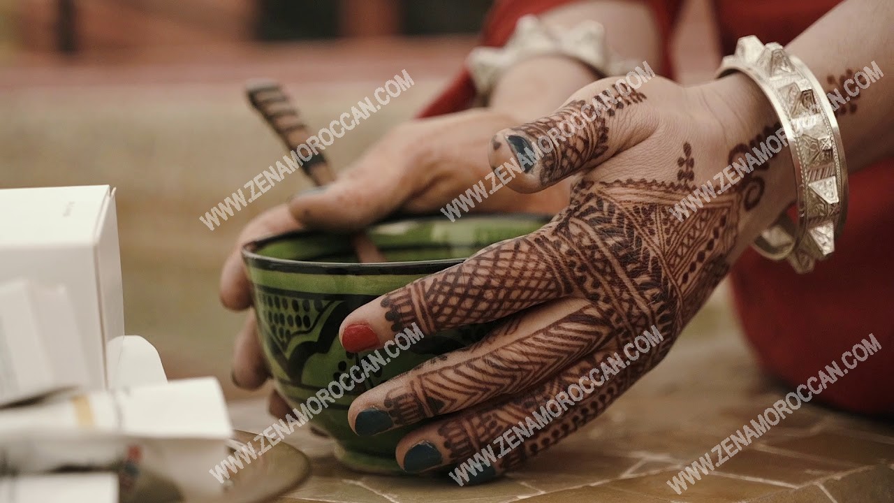Moroccan henna of inscriptions