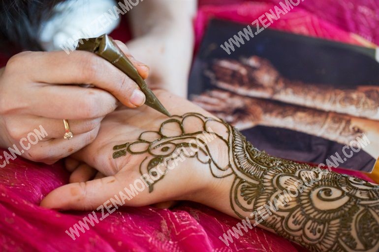 Moroccan henna of inscriptions